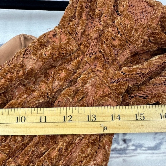 Tularosa Revolve Cameron Lace Off the Shoulder
Top Women’s Medium Camel Brown - Picture 11 of 13